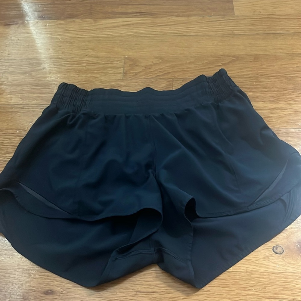 TRUE NAVY HIGH RISE 2.5 IN LULULEMON HOTTY HOT SHORTS